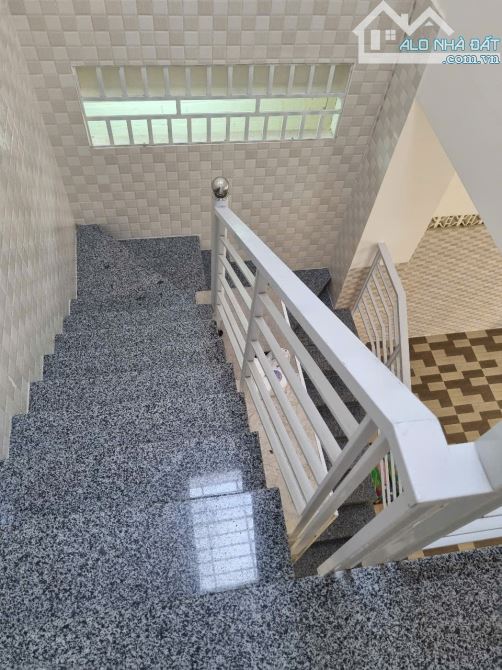 Nhà 2 tầng Lê Văn Miến Vĩnh Hòa dt 65m2 ngang 5m đường 13m cách biển 800m