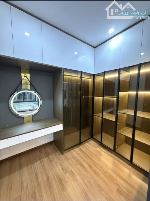 Nhà đẹp Cổ Nhuế – 42m² – 5T – Ô Tô qua – Full Nội Thất – 8 Tỷ