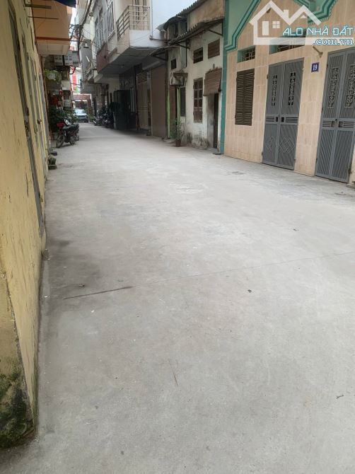 BÁN NHÀ PHÂN LÔ PHÚ DIÊN-Ô TÔ CHẠY QUANH -DÂN XÂY -2 THOÁNG- GẦN ĐH TÀI NGUYÊN MT