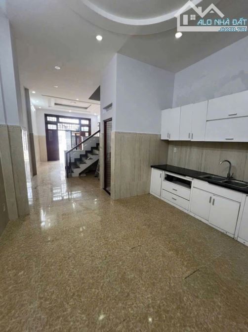 Cho thuê nhà nguyên căn 3 tầng,Chu Mạnh Trinh, Hiệp Phú, Q9 ngã tư thủ đức