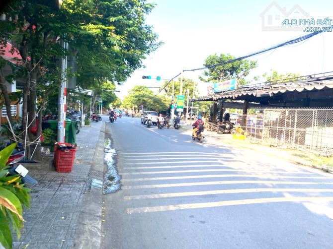 Bán nhà 3 tầng 2 mặt tiền Nguyễn Đình Tứ, dt 82m, ngang 5m, giá chỉ hơn 7 đônf