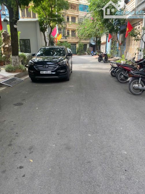 Bán nhà phân lô KĐT Linh Đàm, ô tô tránh, vỉa hè rộng,  DT: 83m, 5 tầng, mt: 4,8m