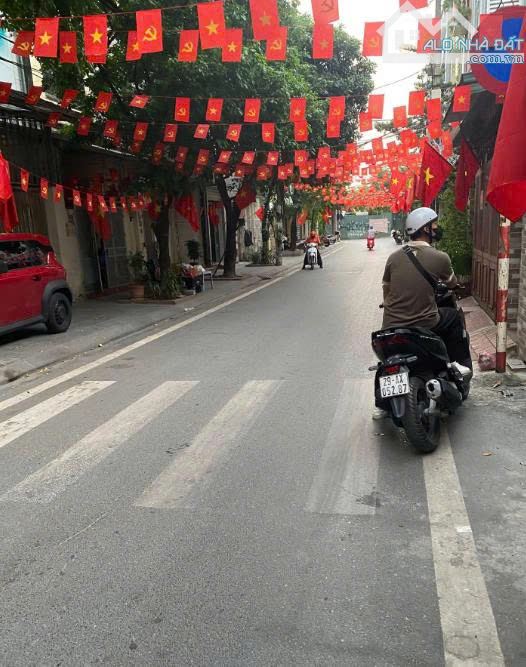 BÁN GẤP, LÔ ĐẤT_TÂY MỖ_Ô TÔ TRÁNH, KINH DOANH, LÔ GÓC, 37M2, MẶT TIỀN RỘNG, SÁT TRƯỜNG HỌC
