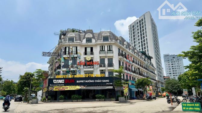 PHÂN LÔ LK PHÙNG KHOANG, 2 Ô TÔ TRÁNH CHẠY VÒNG QUANH, KD VỈA HÈ, Ô CHỜ THANG MÁY