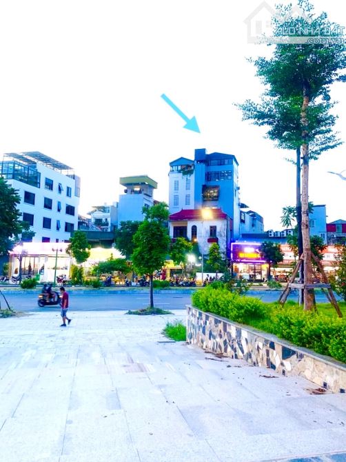 BIỆT THỰ NGỌC THUỴ  7 TẦNG  GARA Ô TÔ THANG MÁY  MẶT TIỀN KHỦNG  	DT 168m, 7 tầng, g