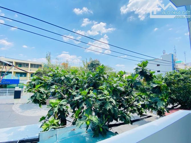 Cho thuê căn ban công lớn - full nội thất Lý Thường Kiệt quận 10.