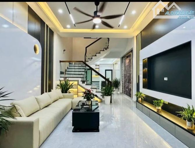 HƠN 7 TỶ - 40M - BÁN NHÀ DÂN XÂY NGỌC THỤY, LONG BIÊN, Ô TÔ ĐỖ CỬA, GẦN VIỆT PHÁP, KHAI