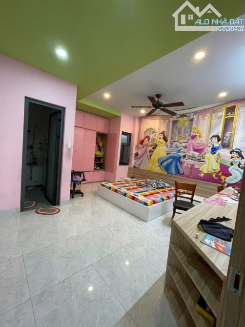 🏡 CỰC HOT – NHÀ 3 TẦNG ĐẸP - LONG TRƯỜNG – 80M² – NGANG 5M NỞ HẬU – ĐƯỜNG 9M CÓ VỈA HÈ 	•