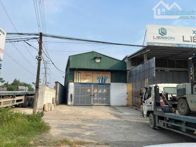 Bán mảnh đất mặt tiền QL6A, Xã Phú Nghĩa, 140m2, mt 5m. Đang có kho xưởng sẵn cho thuê