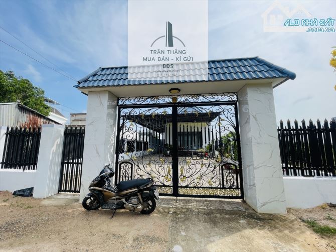 Bán Đất Tặng Nhà Mới Xây - KDC - Chỉ Việc Dọn Vào Ở Ngay