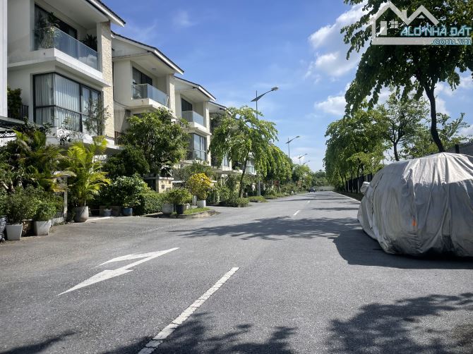 Biệt thự nghỉ dưỡng. Không gian xanh mát yên tĩnh Full nội thất Giá khoảng 190tr/m