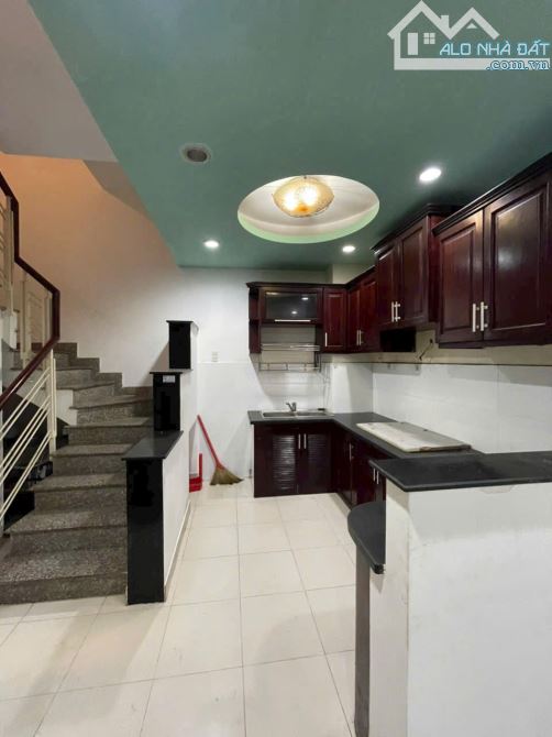 Nợ bán nhà HXH Nguyễn Văn Lượng, P10, Gò Vấp 65 m2 gần TTTM chợ giá 1 tỷ 350