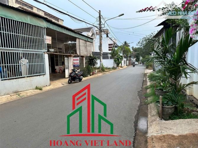 Bán lô đất góc mặt tiền Đinh Núp , vị trí góc giáp hẻm rộng 5m - Hiện trạng là nhà tạm đan