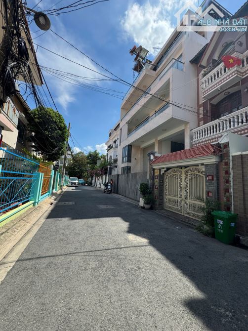22 tỷ thương lượng trệt 2 lầu , ngang 5x20m ngay trân não bình an quận 2 đường 8m