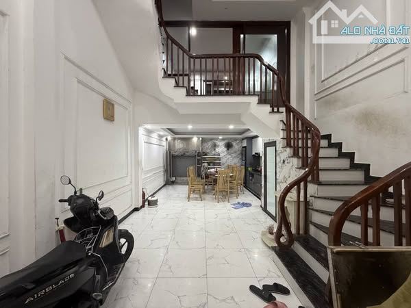 Bán nhà Đại Từ, Đại Kim, ô tô đỗ cổng, 20m ra mặt phố, DT 50m2, giá 10.2 tỷ