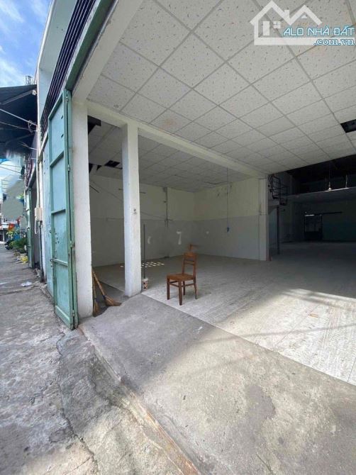 Cho thuê Kho 1/ Hương Lộ 3 :8 x 30m ,1 lầu , HXT thông Giá 22 tr