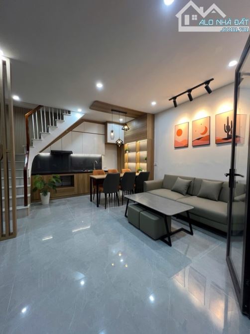 🌟 GIÁ HƠN 7 TỶ BÁN NHÀ ĐẸP TRUNG TÂM PHỐ NGUYỄN VĂN CỪ – 4 MẶT THOÁNG – NGÕ RỘNG🌟