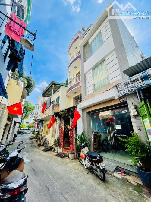Bán Nhà HXH sát Mặt Tiền Trường Sa 40m2 gần Lê Văn Sỹ -Nhà Đẹp 3 Tầng chỉ 8,5 Tỷ