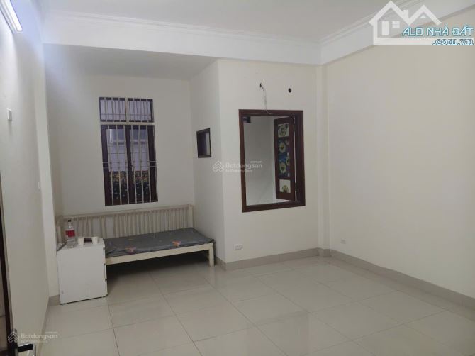Cho thuê nhà ở Tu Hoàng 40m2, 4 tầng, 4 ngủ, oto đỗ cửa