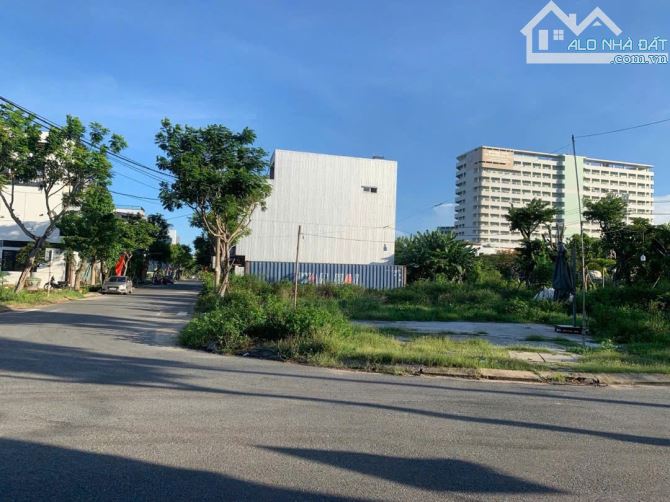 Góc 2 mặt tiền 142m2 thông ra sông Nam Viêt Á nhỉnh 13 tỷ