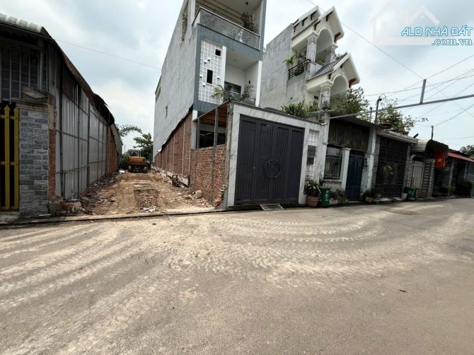 Bán lô đất 135m2 sổ riêng, 100%  thổ cư Long Bình Tân Biên Hoà 2tỷ750