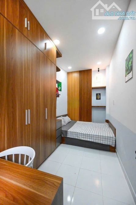 ĐI MỸ BÁN GẤP NHÀ PHAN XÍCH LONG 65M2 GIÁ 1.55 tỷ cho thuê 15tr. ở liền