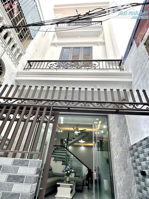 Phạm Hữu Điều - Nhà Mới - Sân cổng riêng - 42m2 - 2,980 tỷ