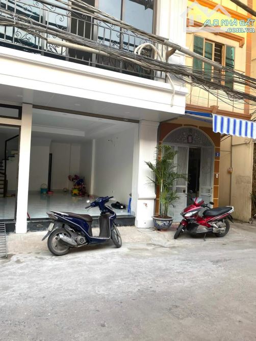 Bán nhà Vạn Phúc ,45m2 5 tầng ,2 ô tô tránh đỗ ,đối diện Galaxy ,giá 13 tỷ có thương lượng