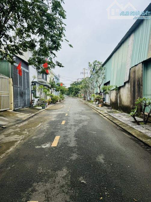 LÔ ĐẤT SẴN NHÀ CẤP 4 ĐANG CHO THUÊ ĐƯỜNG SỐ 1 LONG TRƯỜNG. NGANG 4,1M DÀI 22M. GIÁ 4TỶX