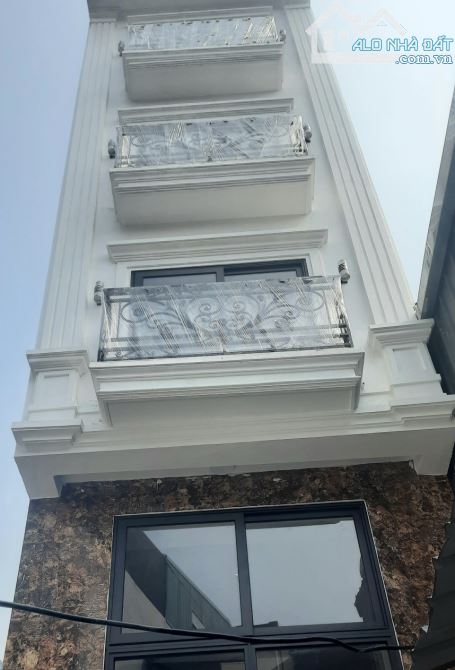 Bán nhà Khu Tập thể Viện KHNN diện tích 40m2, 5 tầng, Ô TÔ