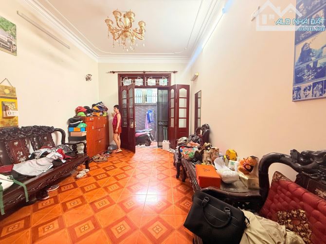 BÁN NHÀ 3 TẦNG PHỐ CHÙA HÀ CẦU GIẤY 100M2 MẶT TIỀN 6,2M  22,5 TỶ