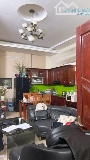 Nguyễn khánh Toàn kinh doanh gần phố 76m 5 tầng giá 12 tỷ