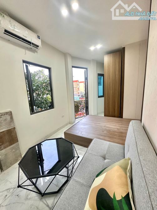 Cho Thuê CCMN 143 Nguyễn Chính Hai Bà Trưng 25m2 Studio Cửa Sổ Ban Công Thang Máy Trống30P