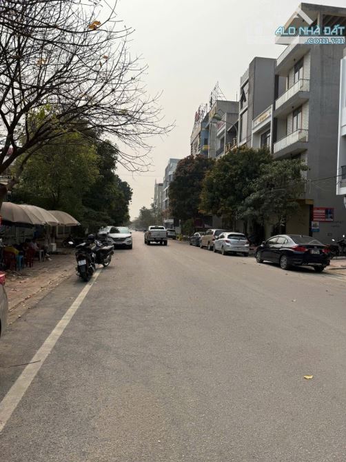 Bán nhà 3 tầng trục chính đường Tạ Quang Bửu, Kinh Bắc