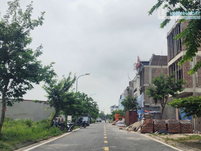 Cần bán lô đất Tây Hồ Tùng Bách, Bắc Ninh, sổ cá nhân . Lâu dài. Dãy TH7. Dt 114m2. Mt 6m