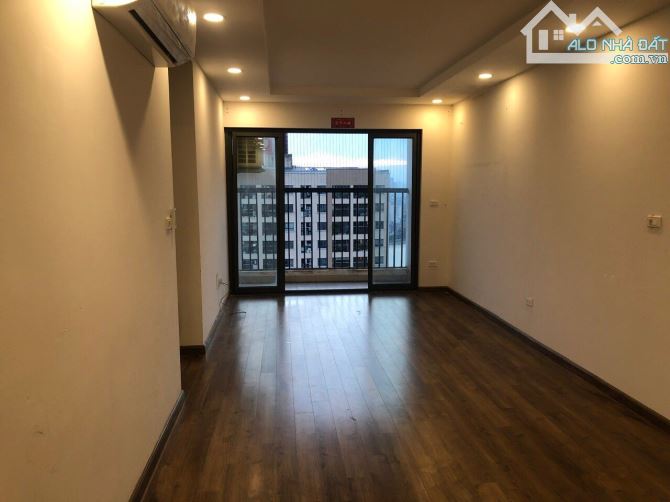 Cho thuê căn hộ chung cư 96 Định Công, Hà Nội 130m2 3PN đồ cơ bản 13,5tr