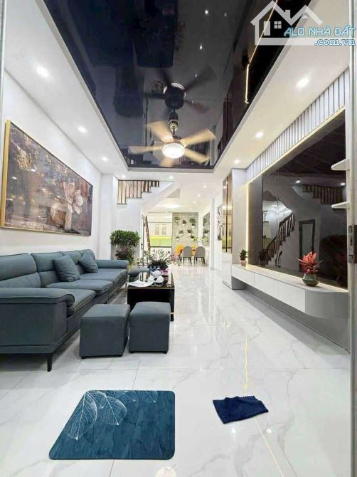 Bán nhà Xuân Đỉnh, DT 40m, MT 4m, ngõ 5m, ô tô quay đầu, tặng nội thất, hiếm trong tầm giá