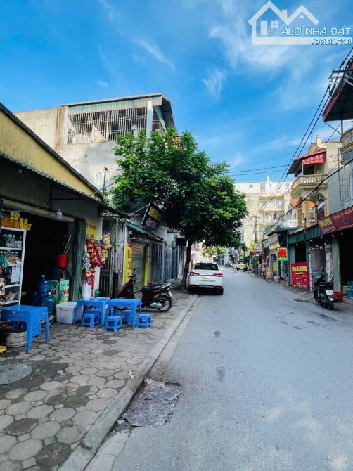 BÁN NHÀ MẶT ĐƯỜNG CỬU VIỆT -TRÂU QUỲ -GIA LÂM