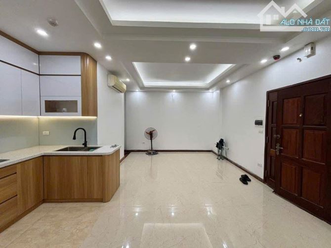 Cho thuê căn hộ chung cư Gelexia 885 Tam Trinh, Yên Sở 100m2 3PN cơ bản 11.5tr