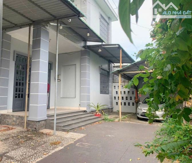 Cho thuê nhà gần vincom Biên Hòa sân đậu ô tô giá thuê 11tr