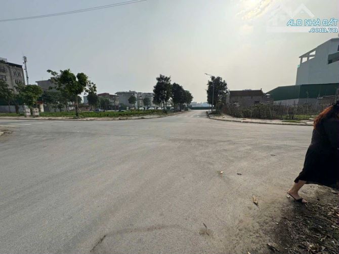 Đất 105M2, Vị trí Đường thông bàn cờ, ô tô tránh, Từ Sơn Bắc Ninh