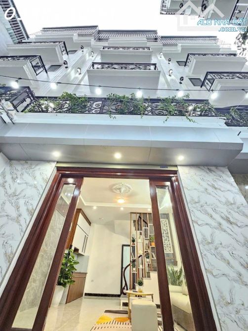 Bán nhà ngô gia tự 30m2 5 tầng xây mới gần ô tô tránh giá nhỉnh 5 tỷ