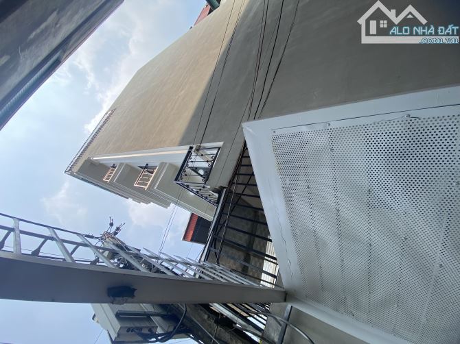 Bán nhà dân xây độc lập lô góc 3 thoáng 42m-4.5tầng-6,6tỷ