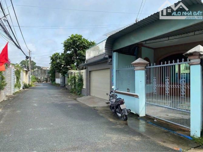 Cần bán  ngay sau chợ thới tứ thới tam thôn giá 720 triệu sổ hồng riêng