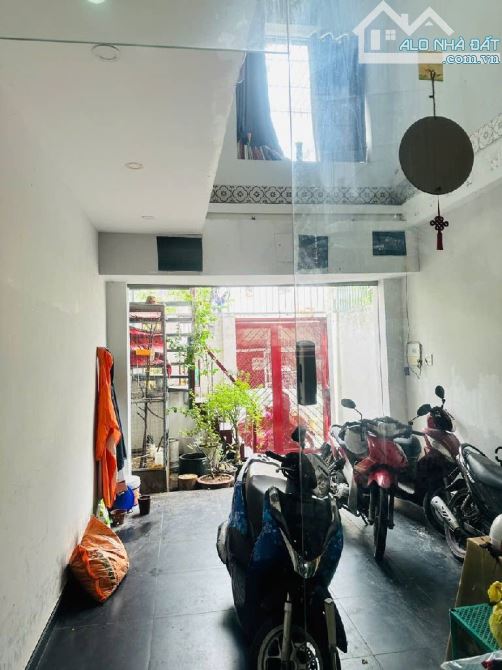CĂN HỘ DỊCH VỤ - 5 TẦNG -CÁCH 2 CĂN RA ĐƯỜNG XE HƠI -VÒNG XOAY CẦU TÂN THUẬN 1-CHỈ 8.9 TỶ