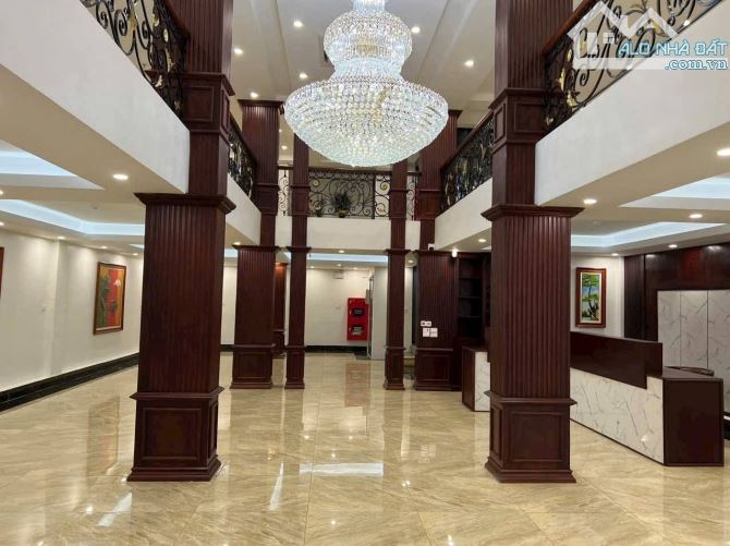 Bán Khách sạn Vip 7,5 tầng ngay trung tâm Ngã 6 đang cho thuê 180tr/th. Giá 4x tỷ ♦️DT 212