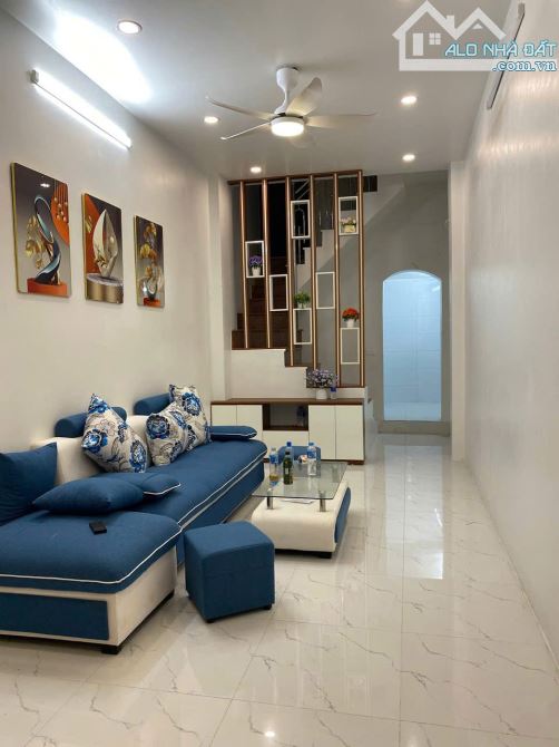 Cho thuê nhà nguyên căn ngõ Văn Chương, 38m2 x4 Tầng 4 ngủ 1 khách bếp, 14 triệu