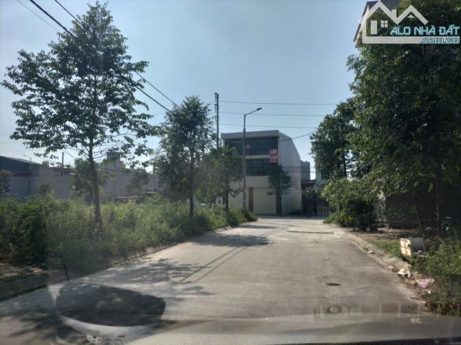 Cc. Bán lô dãy B4 đồng nhỏ Quang Châu, Bắc Giang (cũ) Dt 72m2, mt 4m, giá 2,x tỷ