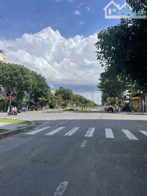 Mặt tiền An Dương Vương - Đường rộng 30m Lề 5m.  Mô tả :  - Nhà 2 tầng 2 phòng ngủ 2 wc mặ
