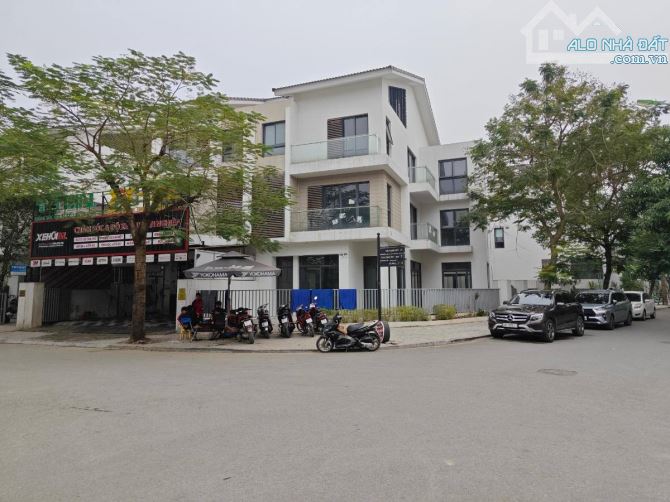 Cho thuê biệt thự Vạn Phúc, 200m2, 4 tầng, thang máy làm văn phòng, nhà ở